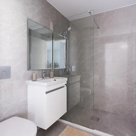 Allure Apartment *